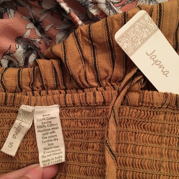 Striped sweetheart neck short romper with cutout and spaghetti straps - Picture 7 of 7